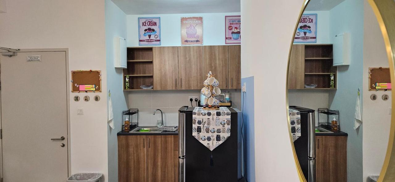 2 Bedroom With Balcony Nearest Klia Apartment *